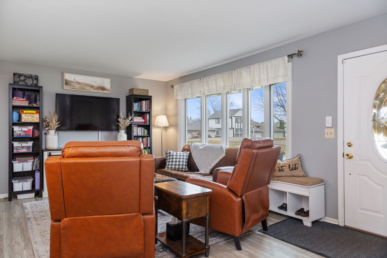 1N264 Darling Street Carol Stream, IL 60188 - Photo 3 of 30 a living room with furniture a ceiling fan and a window