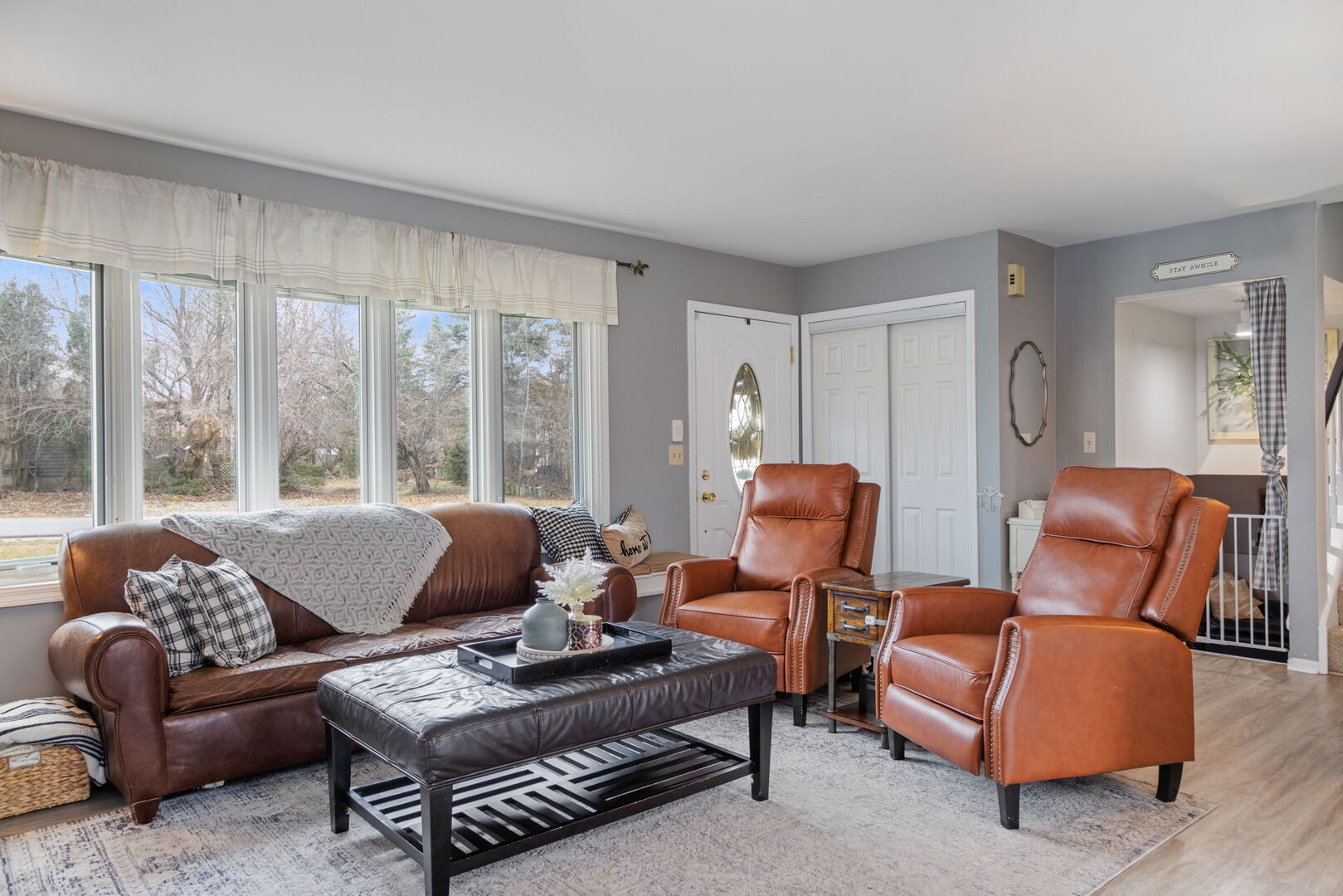 1N264 Darling Street Carol Stream, IL 60188 - Photo 4 of 30 a living room with furniture and a large window