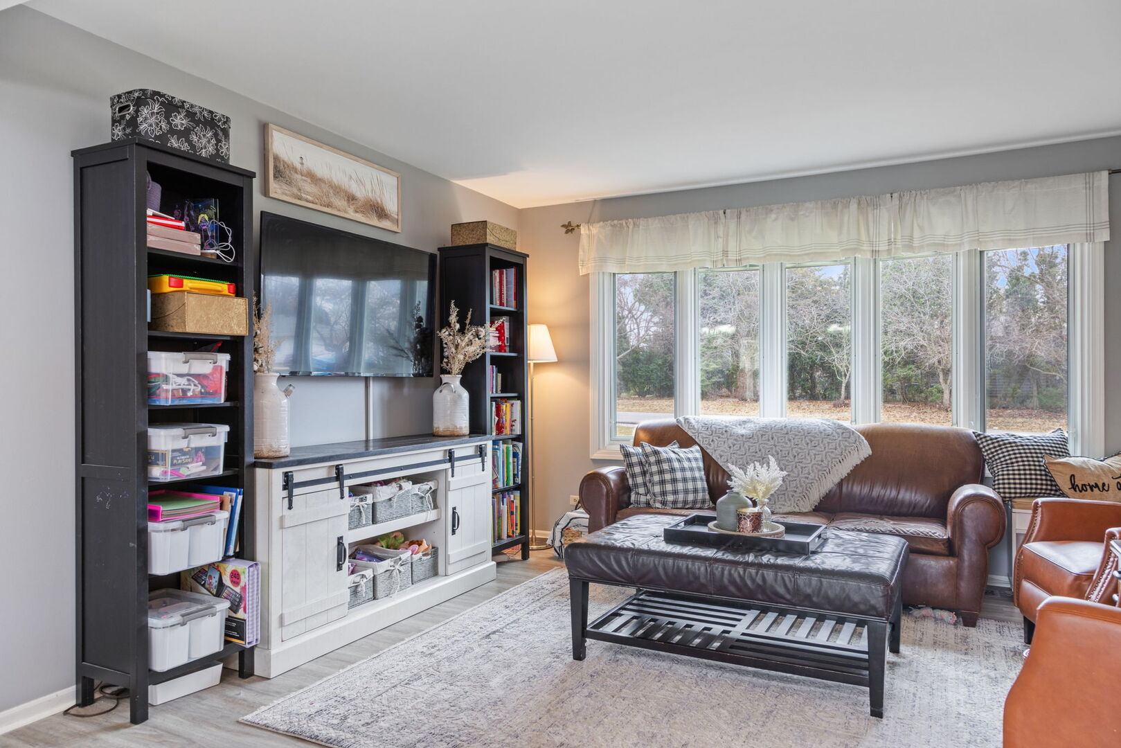 1N264 Darling Street Carol Stream, IL 60188 - Photo 6 of 30 a living room with furniture and a book shelf
