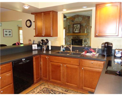 723 Tanglewood Road Hermitage, PA 16148 - Photo 6 of 18 Kitchen.