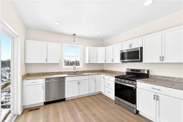 $2,200 | 3 Pioneer Avenue, Pittsburgh, PA 15229