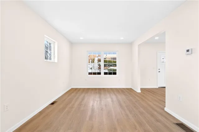 $2,200 | 3 Pioneer Avenue, Pittsburgh, PA 15229