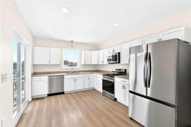 $2,200 | 3 Pioneer Avenue, Pittsburgh, PA 15229