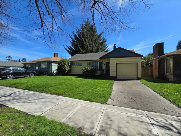 $300,000 | 1246 11th Avenue, Longview, WA 98632