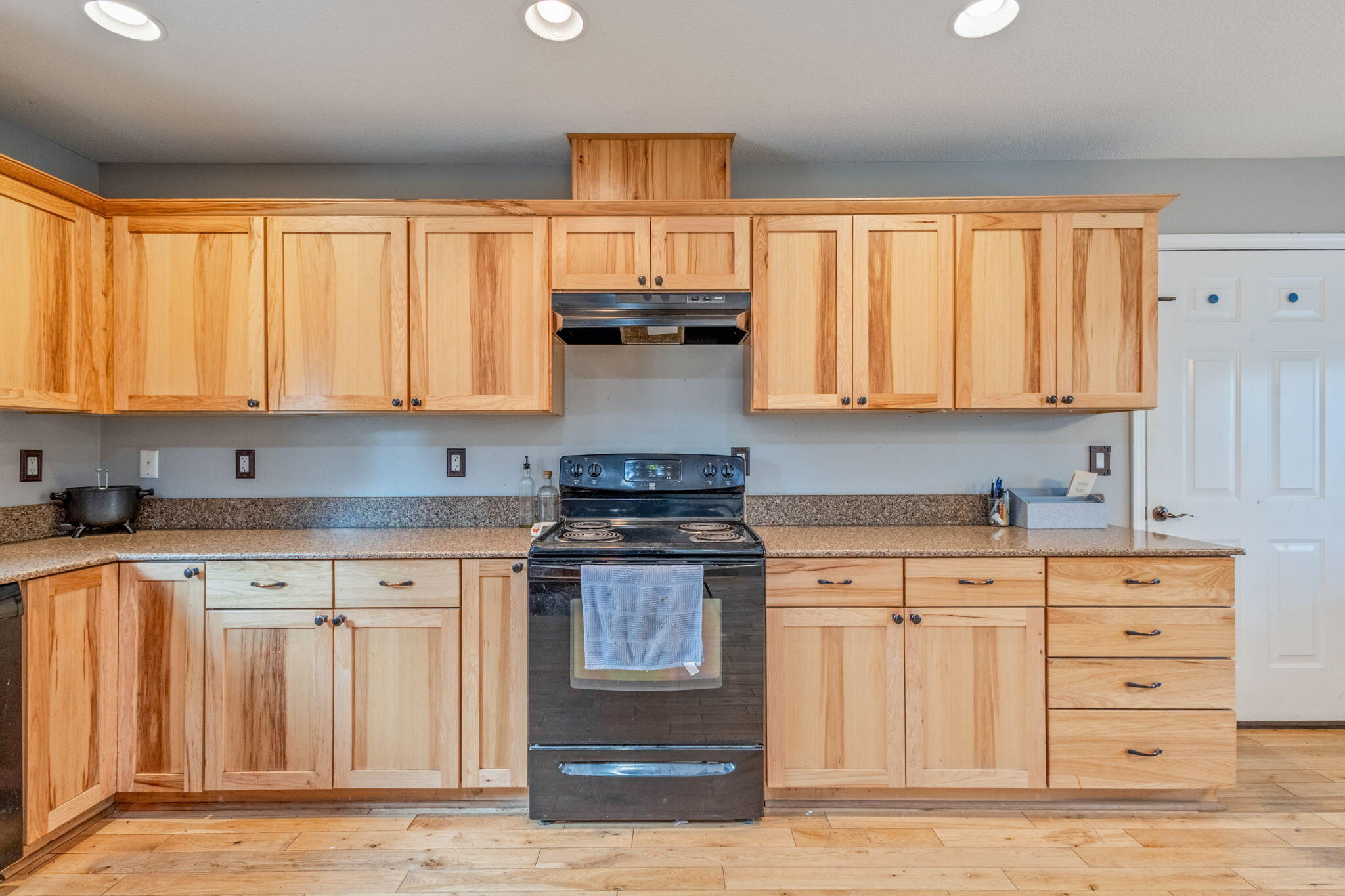 145046 Ringo Court La Pine, OR 97739 - Photo 12 of 37 Kitchen 3