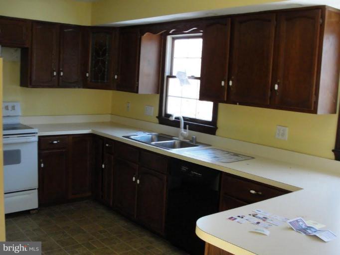 16101 Kenny Road Laurel, MD 20707 - Photo 3 of 15 Kitchen