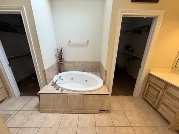 $478,400 | 4805 Woodhollow Drive, Midland, TX 79707