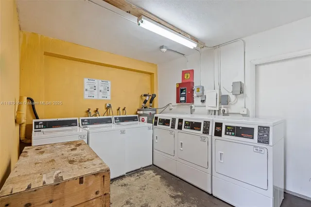 a kitchen that has a lot of cabinets in it