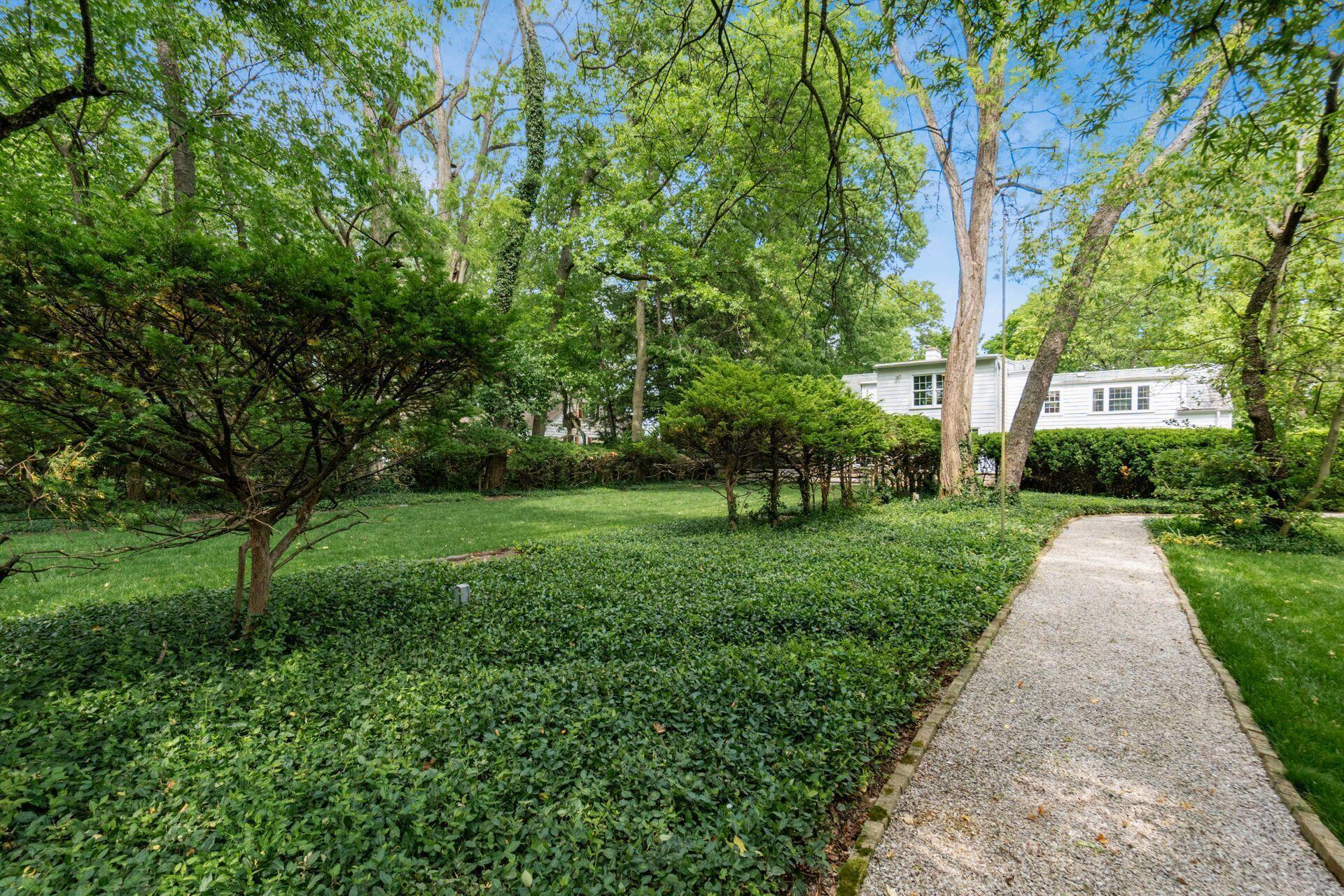 1085 Shady Lane Road Columbus, OH 43227 - Photo 98 of 121 Walkway