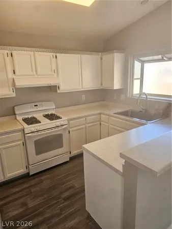 $2,200 | 8020 James Grayson Drive, Las Vegas, NV 89145
