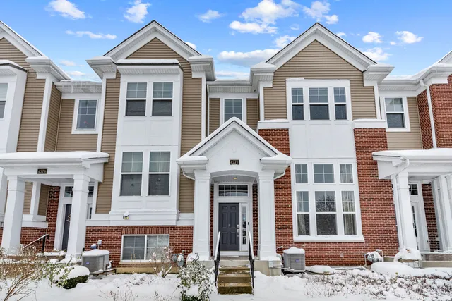 $2,795 | 4277 Liberty Street, Aurora, IL 60504