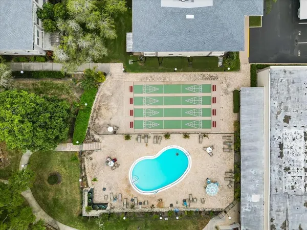 a view of a tennis court