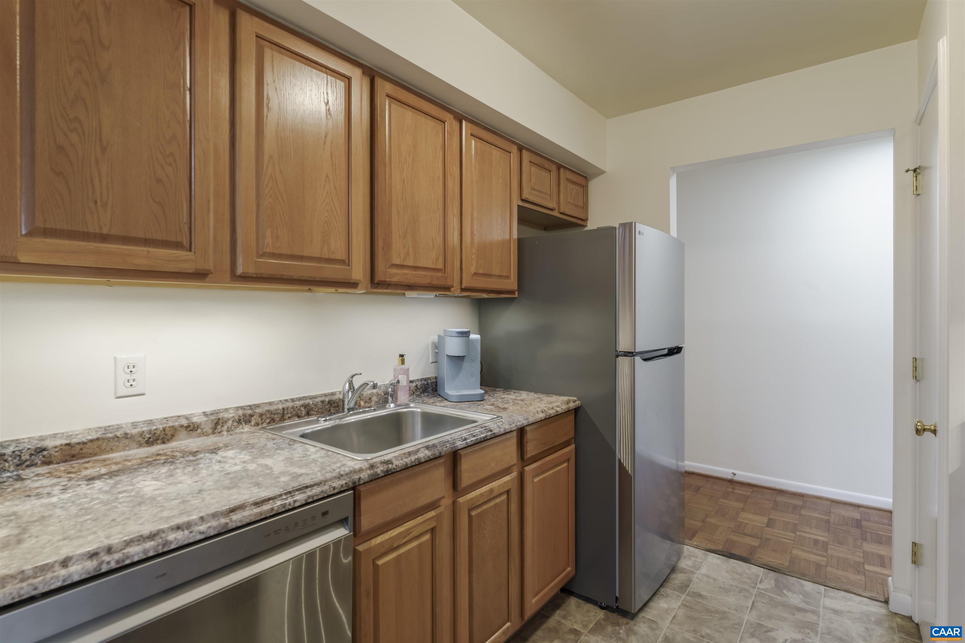 116 Turtle Creek Road, Unit 11 Charlottesville, VA 22901 - Photo 10 of 22 kitchen