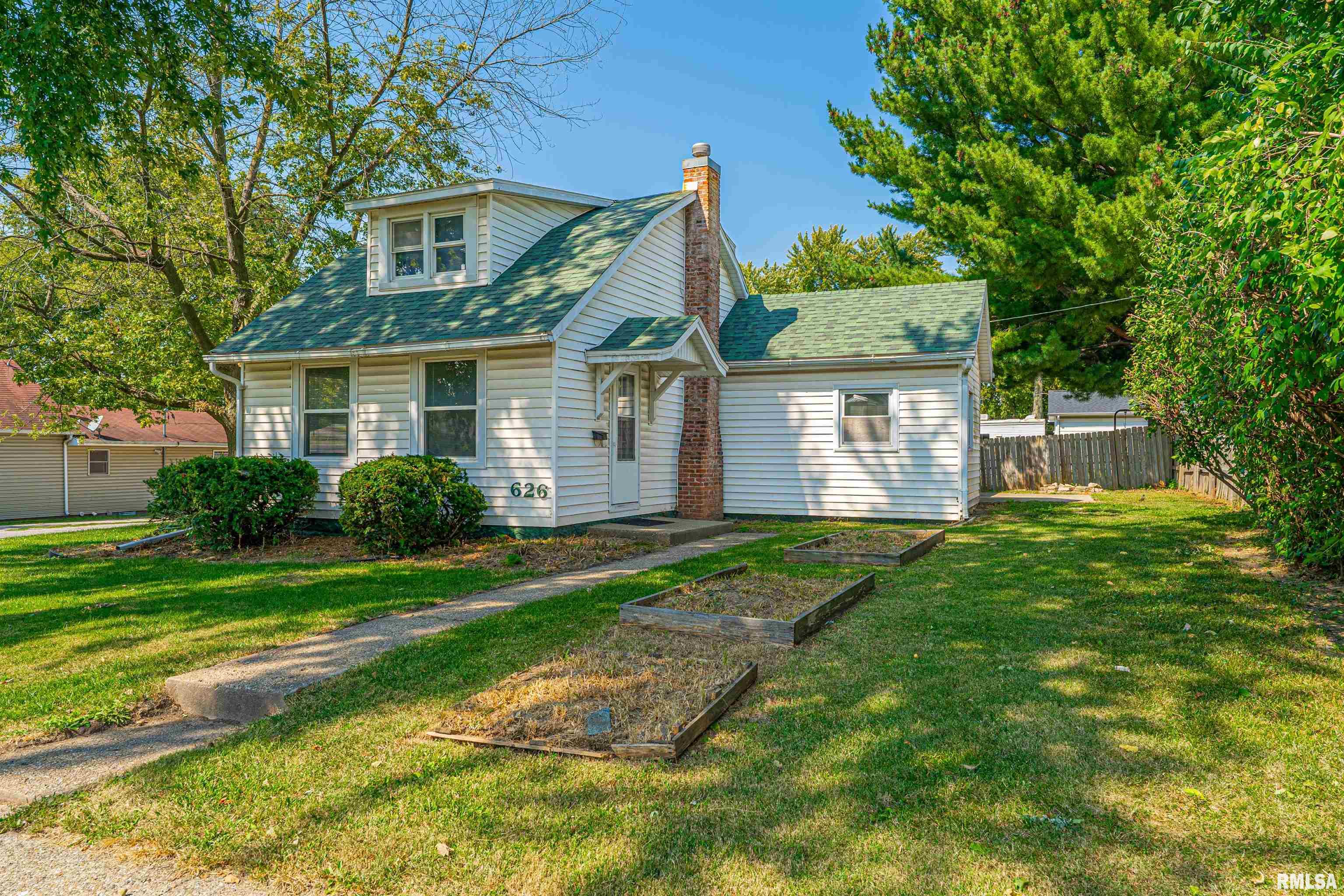 626 7th Street Lincoln, IL 62656 - Photo 1 of 20