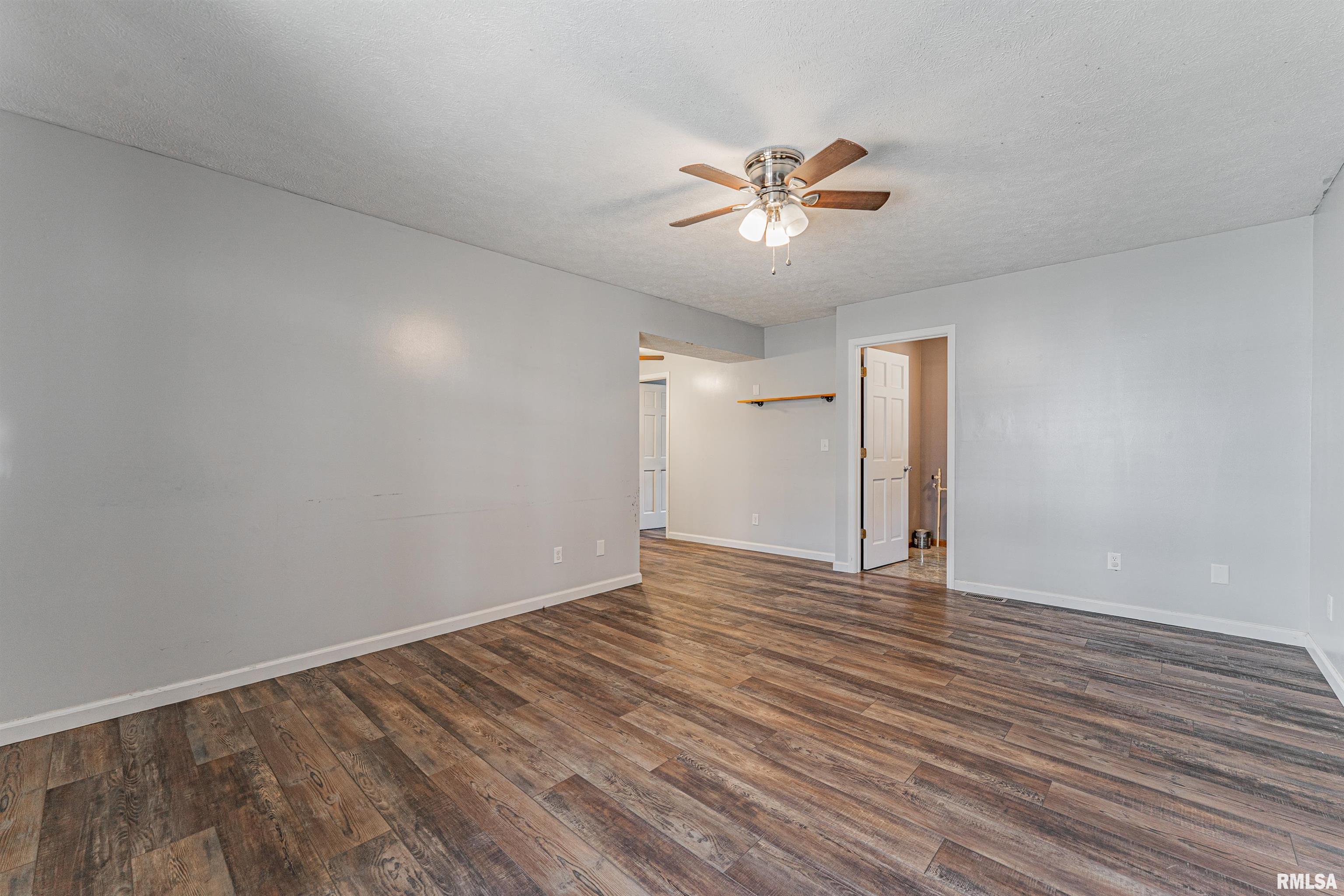 626 7th Street Lincoln, IL 62656 - Photo 11 of 20