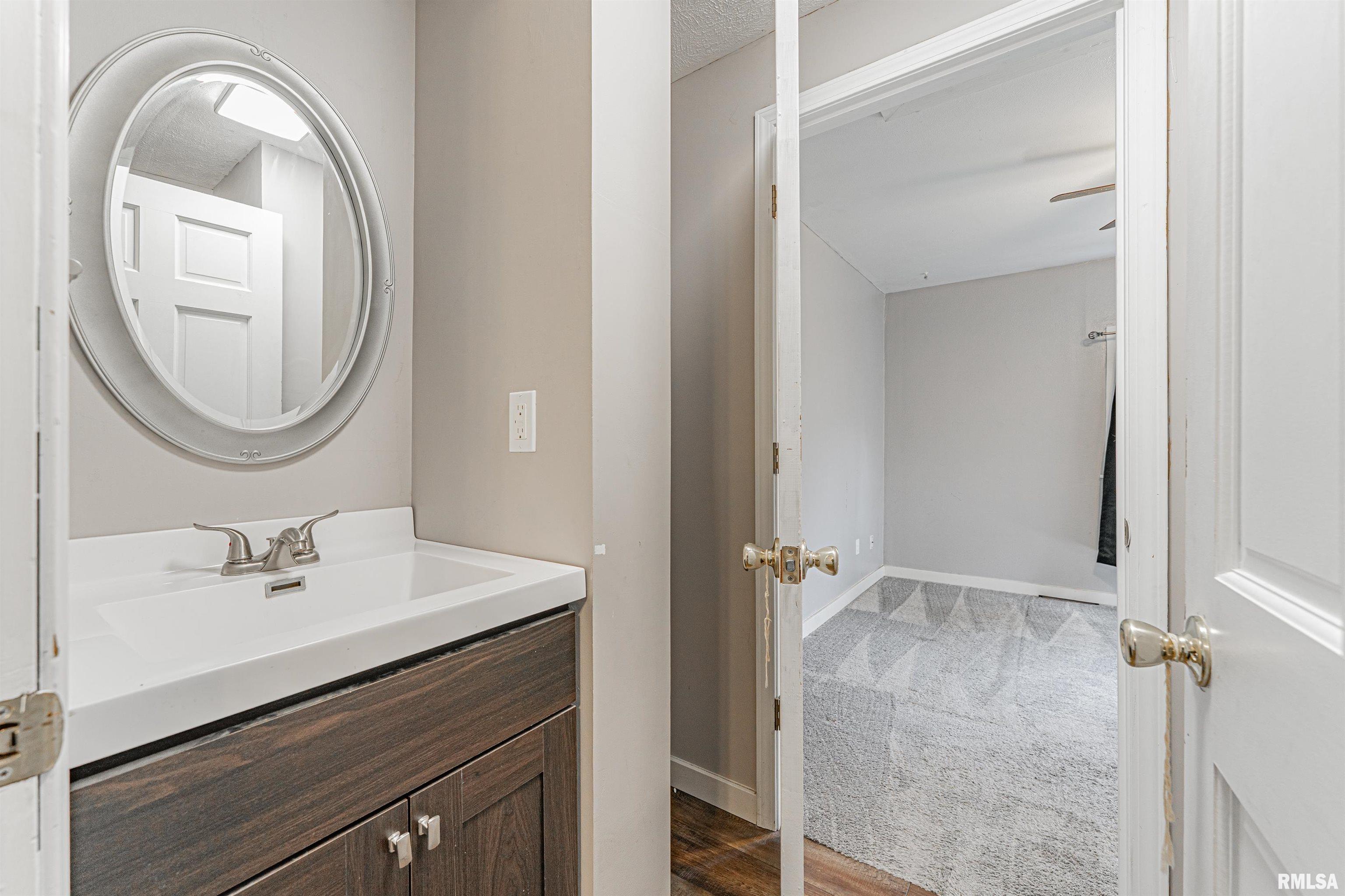 626 7th Street Lincoln, IL 62656 - Photo 13 of 20