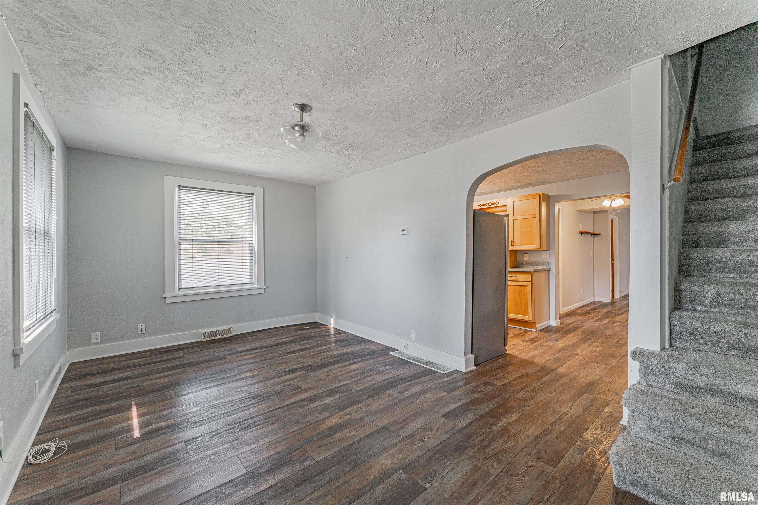 626 7th Street Lincoln, IL 62656 - Photo 5 of 20