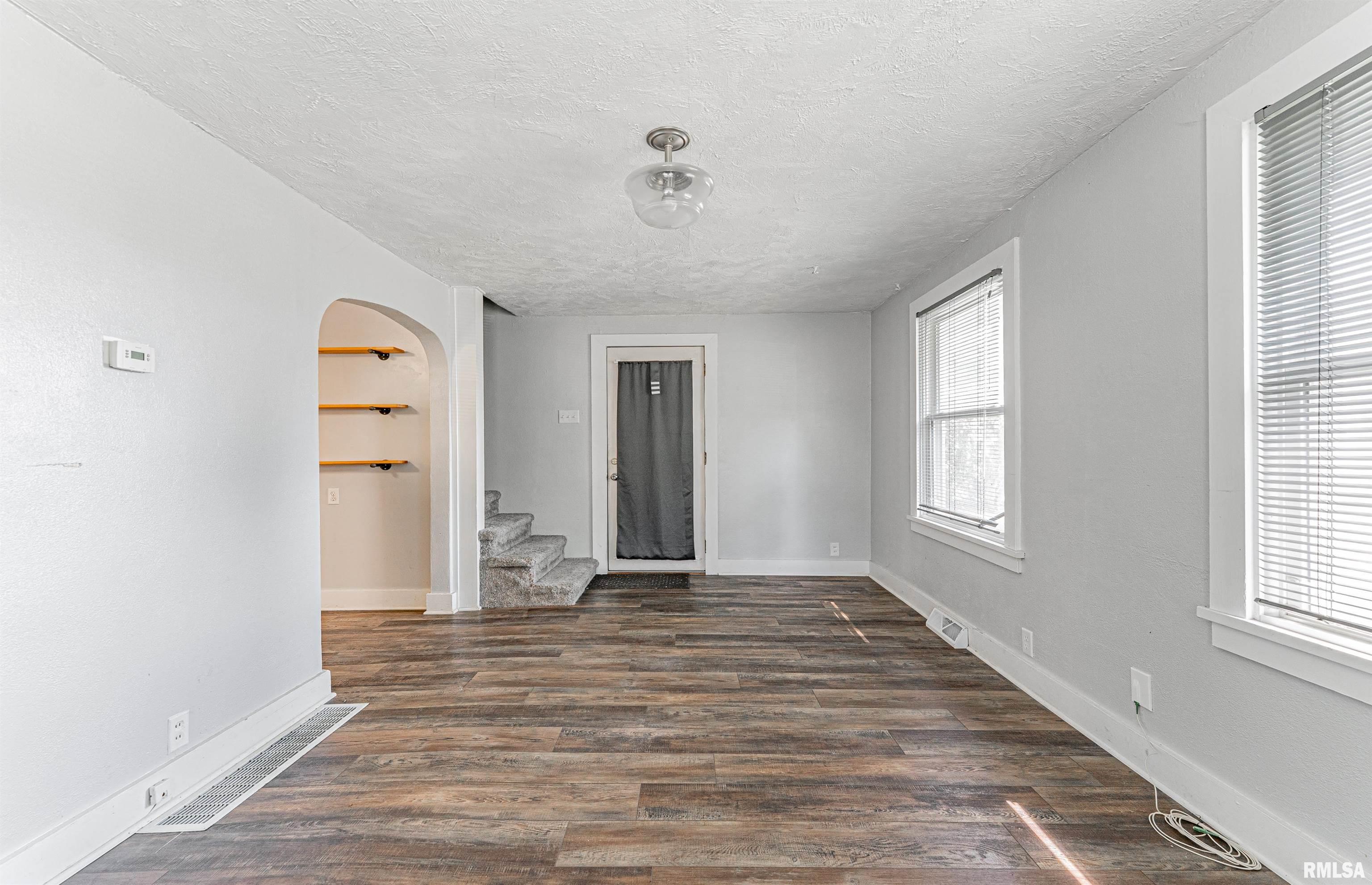 626 7th Street Lincoln, IL 62656 - Photo 6 of 20