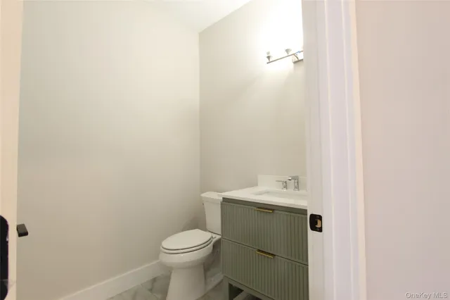 $1,074,880 | 5 Colonels Path, Manorville, NY 11949