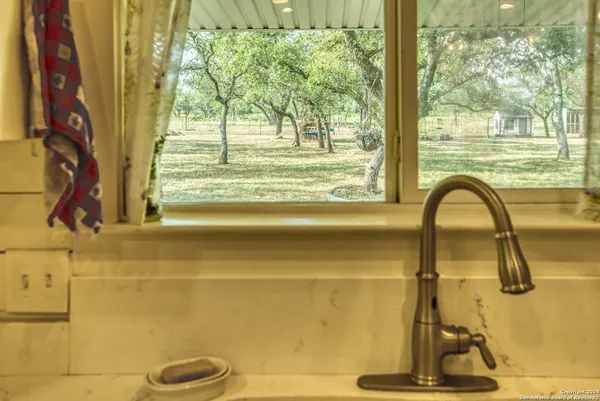 $828,900 | 623 Fm 1796, Utopia, TX 78884