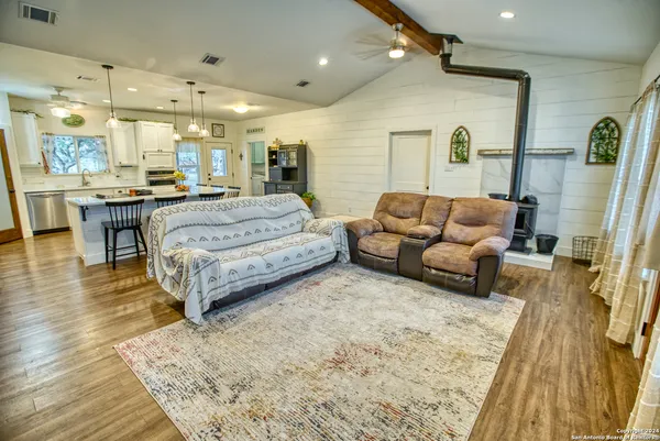 $828,900 | 623 Fm 1796, Utopia, TX 78884