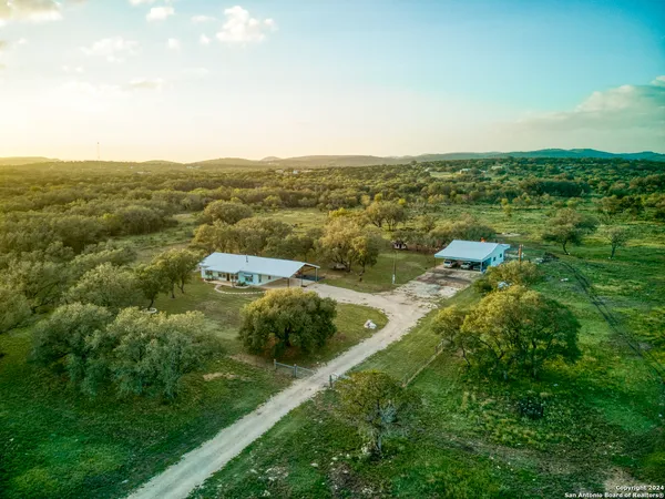 $828,900 | 623 Fm 1796, Utopia, TX 78884