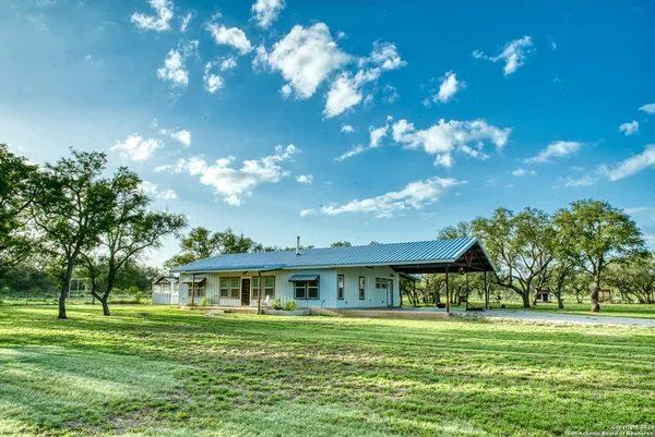 $828,900 | 623 Fm 1796, Utopia, TX 78884