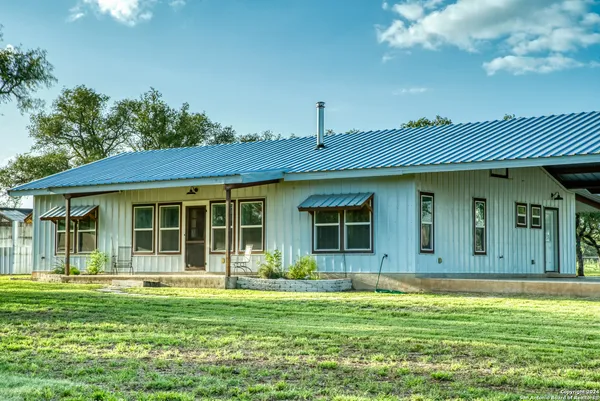 $828,900 | 623 Fm 1796, Utopia, TX 78884