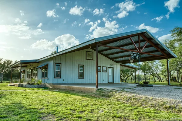 $828,900 | 623 Fm 1796, Utopia, TX 78884