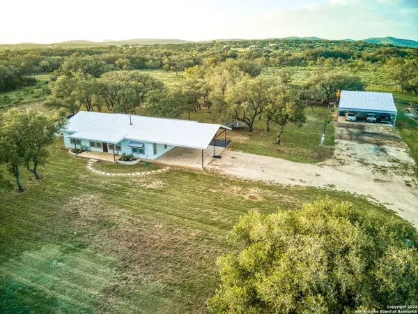 $828,900 | 623 Fm 1796, Utopia, TX 78884