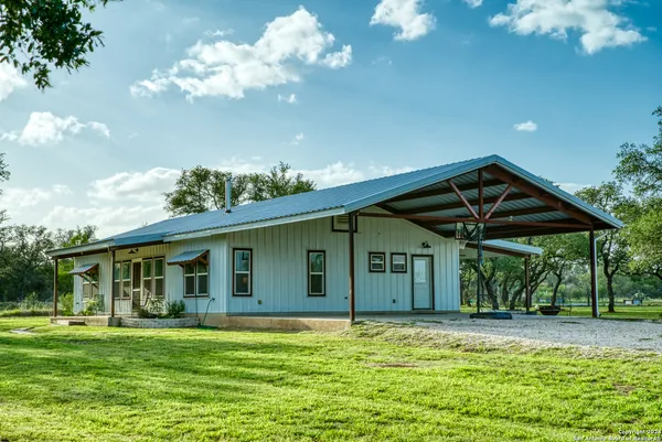 $828,900 | 623 Fm 1796, Utopia, TX 78884