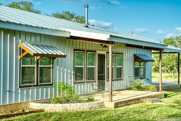 $828,900 | 623 Fm 1796, Utopia, TX 78884