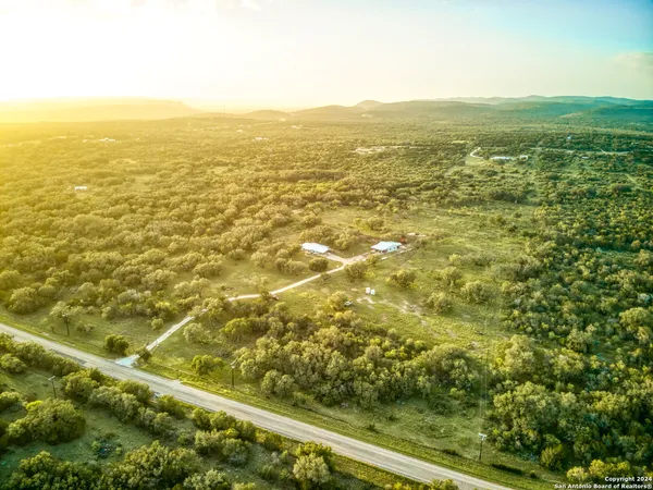 $828,900 | 623 Fm 1796, Utopia, TX 78884