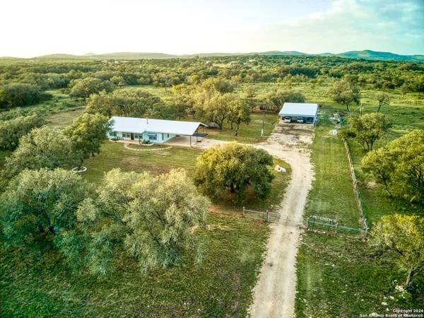 $828,900 | 623 Fm 1796, Utopia, TX 78884