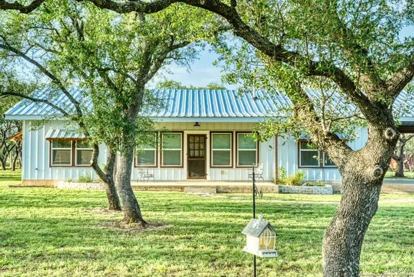 $828,900 | 623 Fm 1796, Utopia, TX 78884