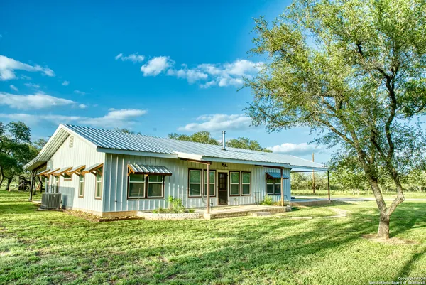 $828,900 | 623 Fm 1796, Utopia, TX 78884