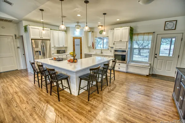 $828,900 | 623 Fm 1796, Utopia, TX 78884