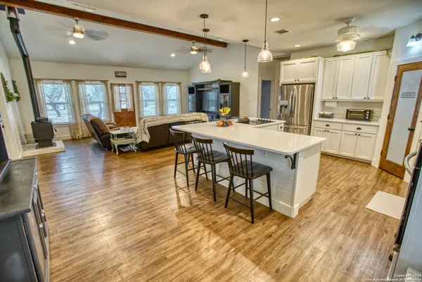 $828,900 | 623 Fm 1796, Utopia, TX 78884
