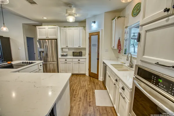 $828,900 | 623 Fm 1796, Utopia, TX 78884