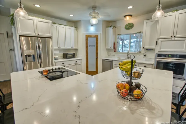 $828,900 | 623 Fm 1796, Utopia, TX 78884