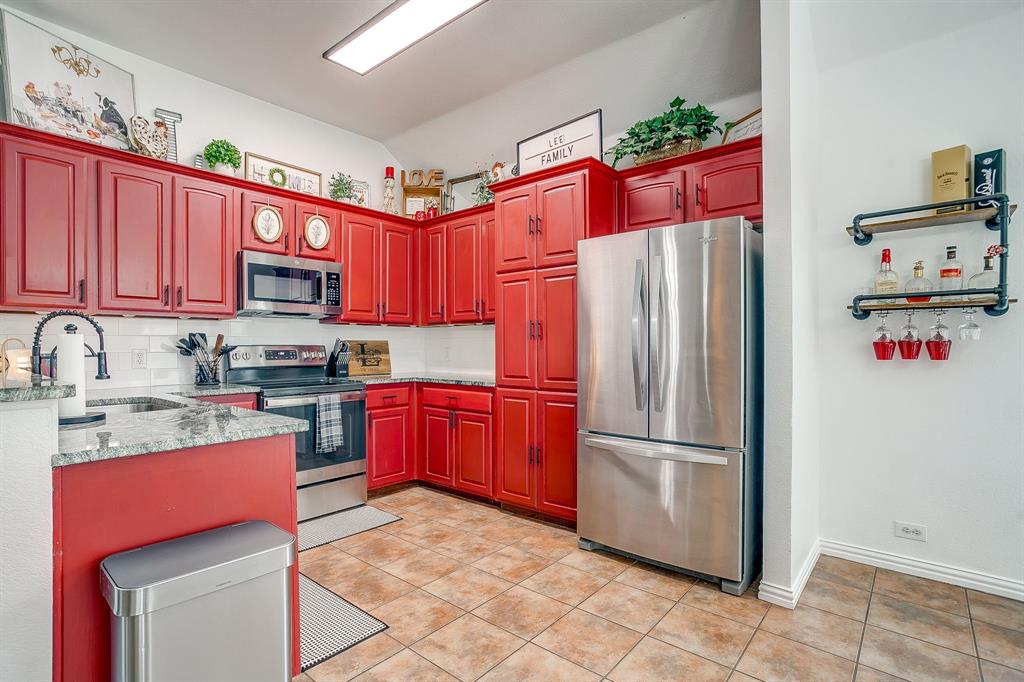 707 Brandt Street Grandview, TX 76050 - Photo 16 of 39