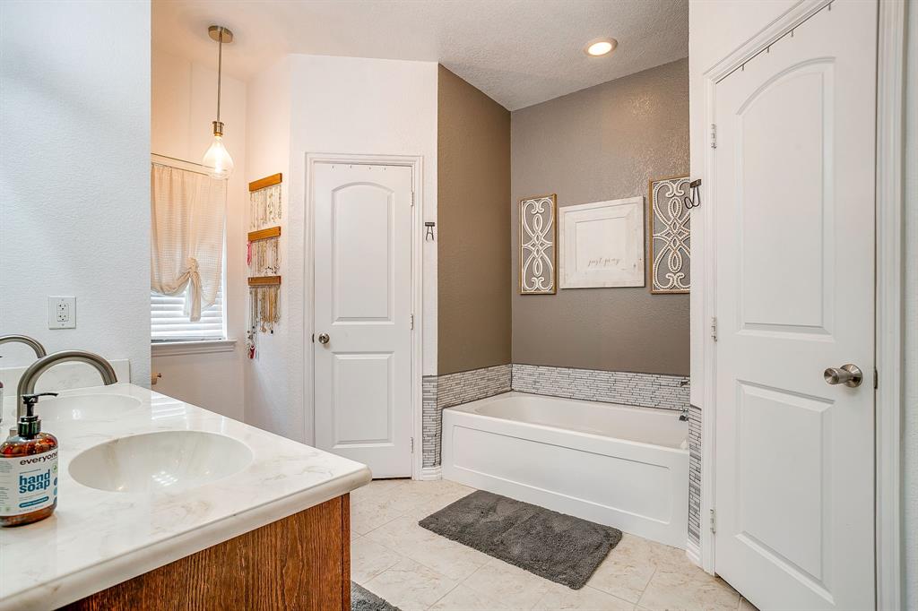 707 Brandt Street Grandview, TX 76050 - Photo 23 of 39