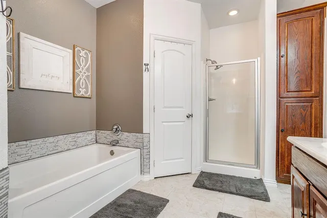 $320,000 | 707 Brandt Street, Grandview, TX 76050