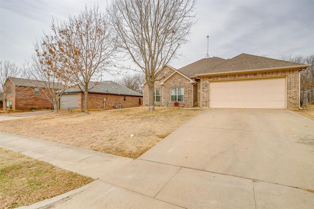 707 Brandt Street Grandview, TX 76050 - Photo 3 of 39