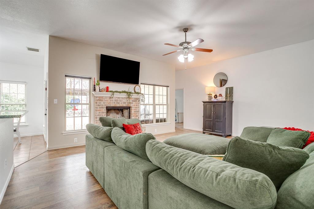 707 Brandt Street Grandview, TX 76050 - Photo 6 of 39