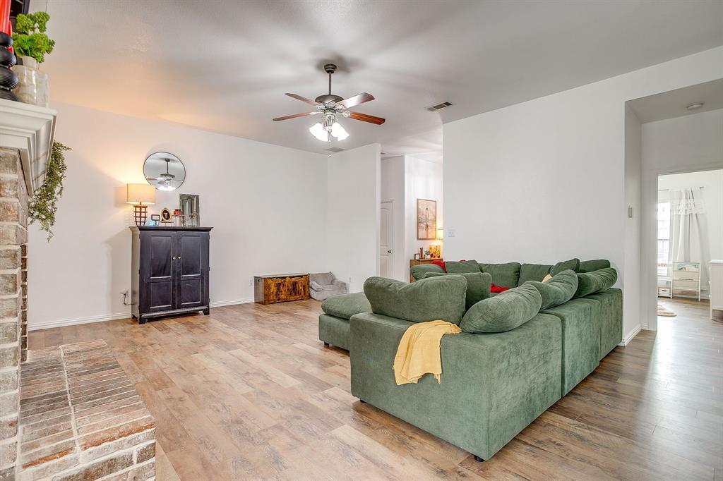 707 Brandt Street Grandview, TX 76050 - Photo 7 of 39