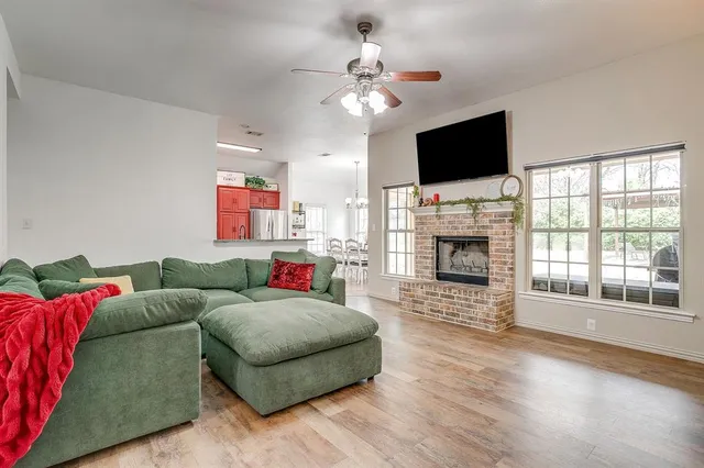 $320,000 | 707 Brandt Street, Grandview, TX 76050