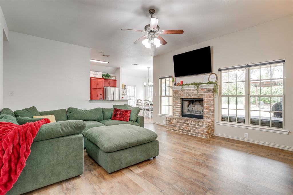 707 Brandt Street Grandview, TX 76050 - Photo 9 of 39