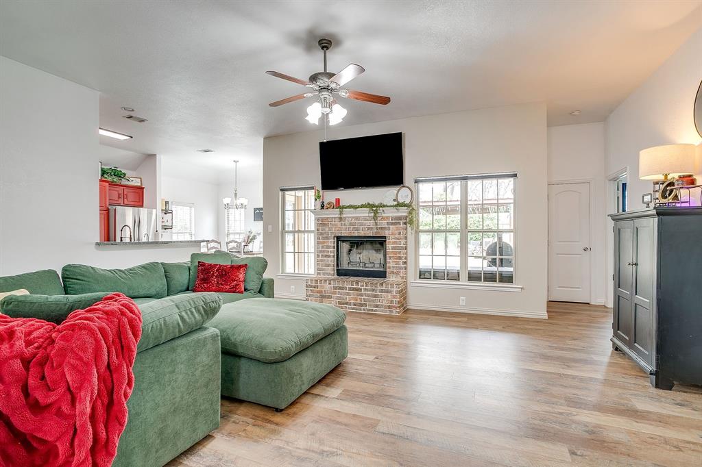 707 Brandt Street Grandview, TX 76050 - Photo 10 of 39