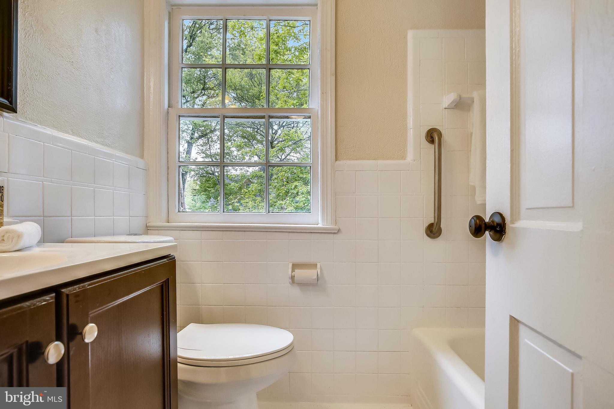 1650 Primrose Road Northwest Washington, DC 20012 - Photo 28 of 40 Hall Bath